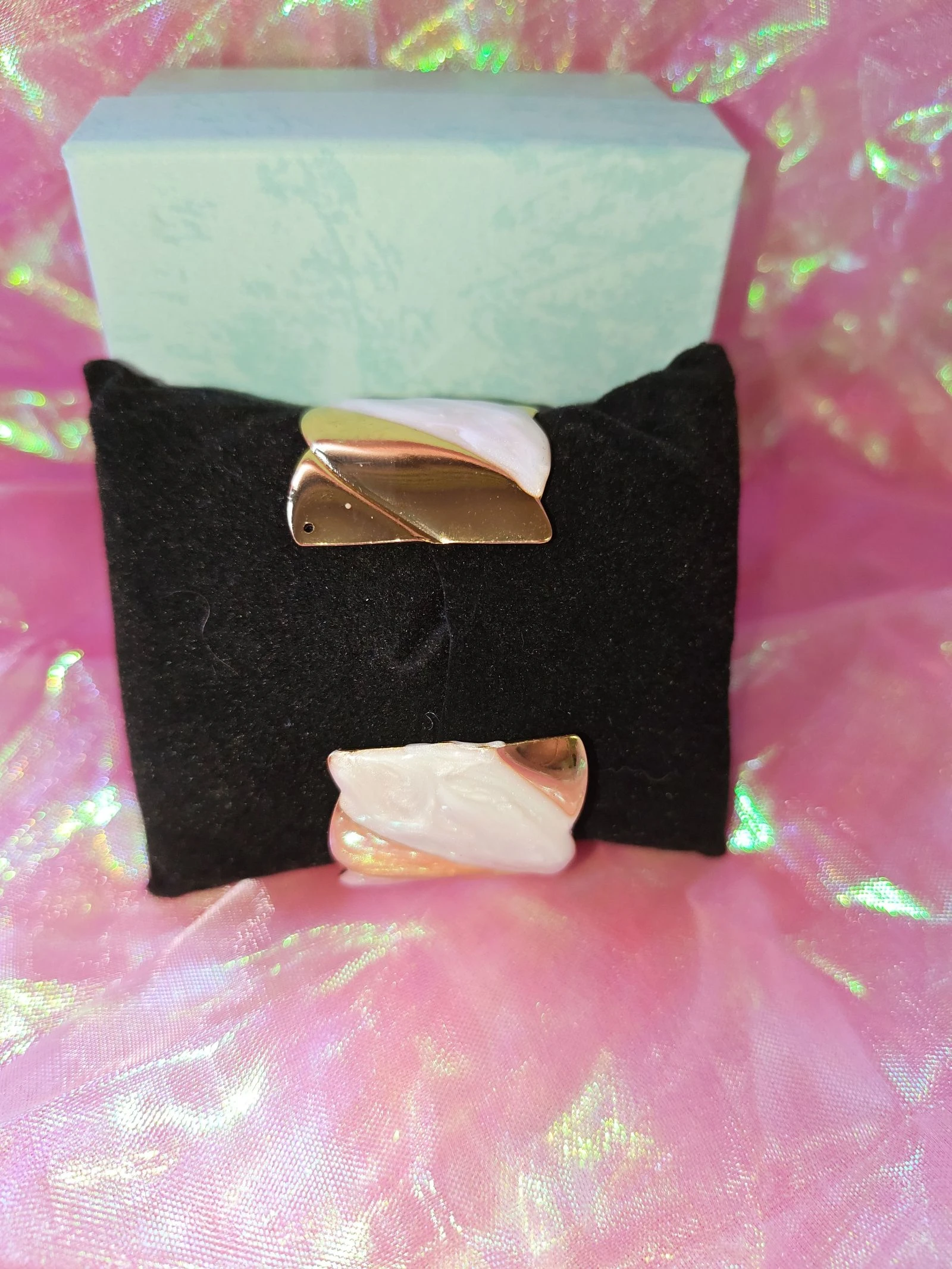 Brazalete dorado y blanco  – photo 2